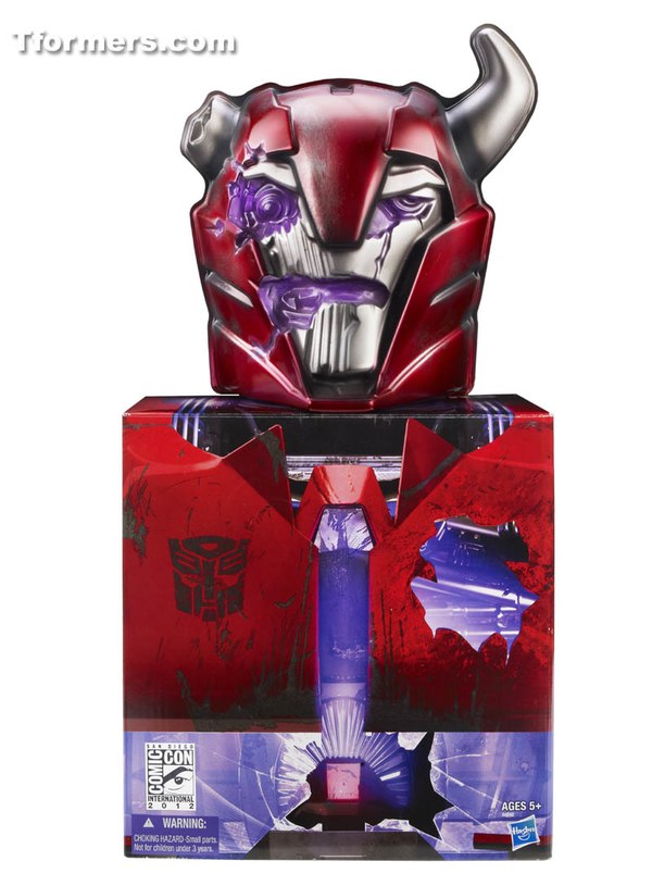 TRANSFORMERS SDCC Cliffjumper  Outer Pack Front 2 (18 of 25)